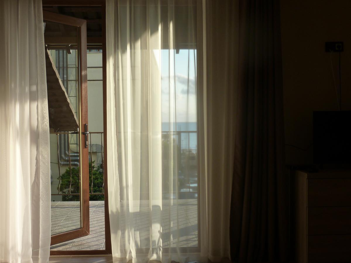 Guest House Letto Gagra Bagian luar foto