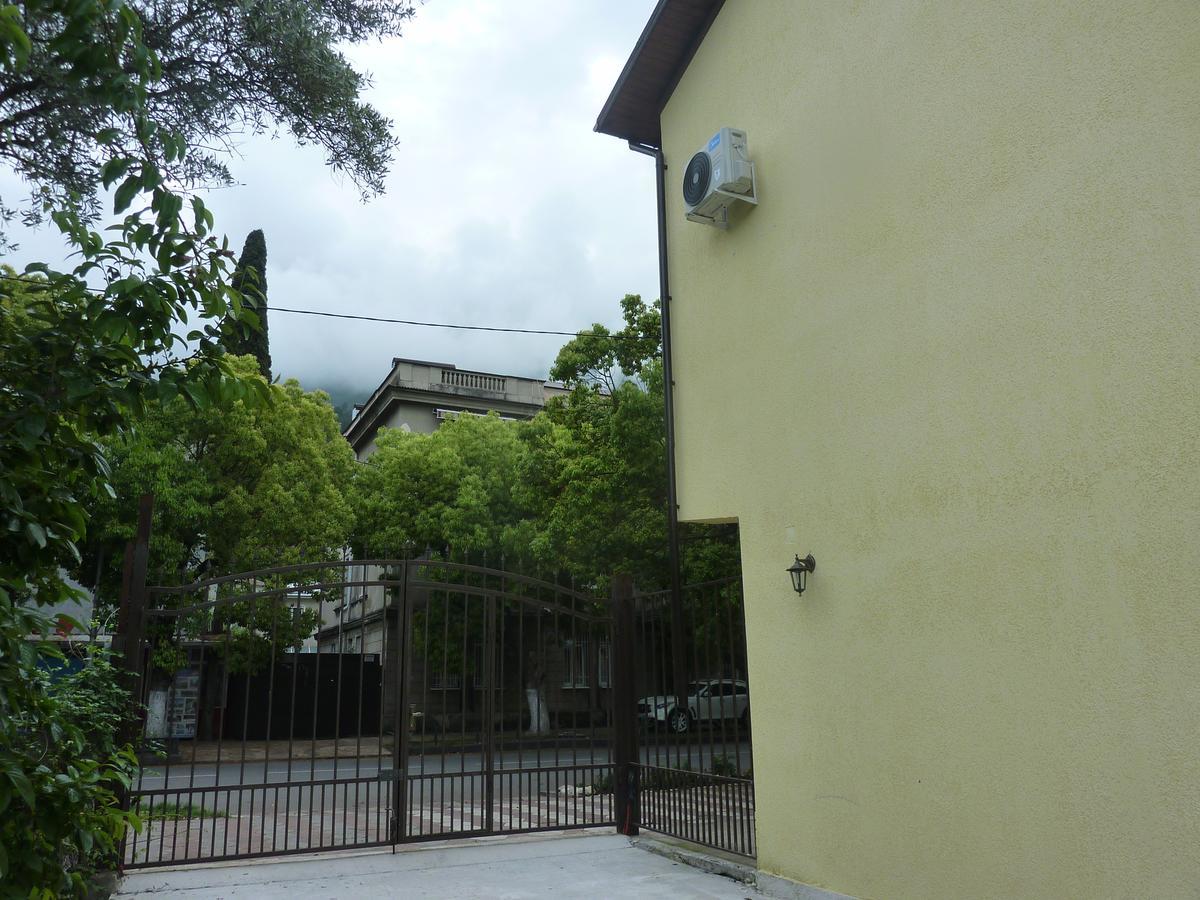Guest House Letto Gagra Bagian luar foto