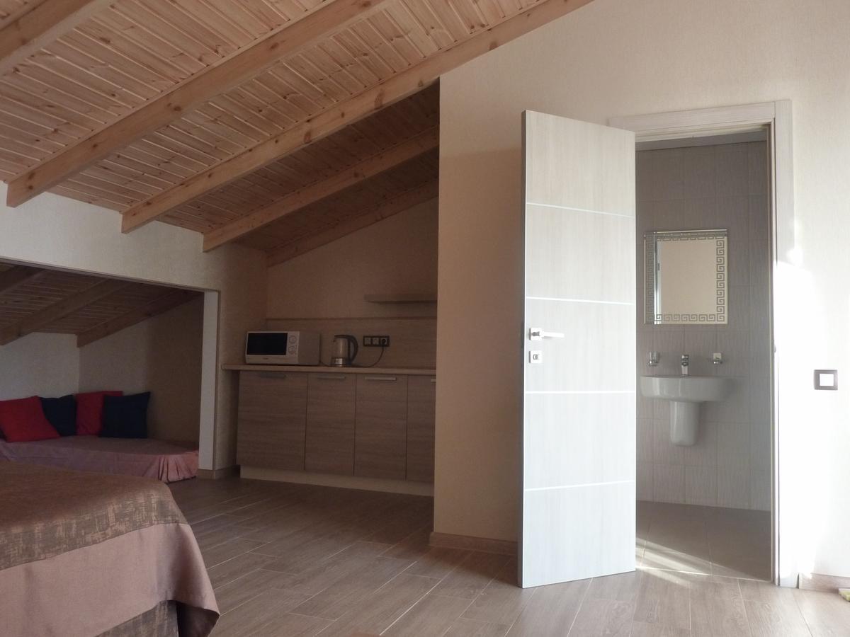 Guest House Letto Gagra Bagian luar foto