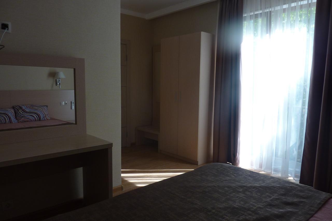Guest House Letto Gagra Bagian luar foto